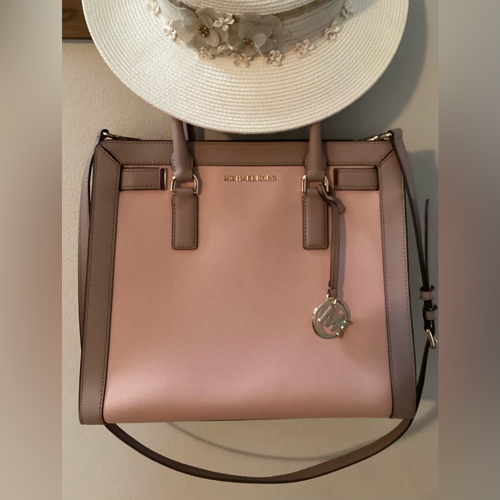 Michael Kors Large Light Pink Messenger/Tote Bag W/COA - Picture 2 of 10